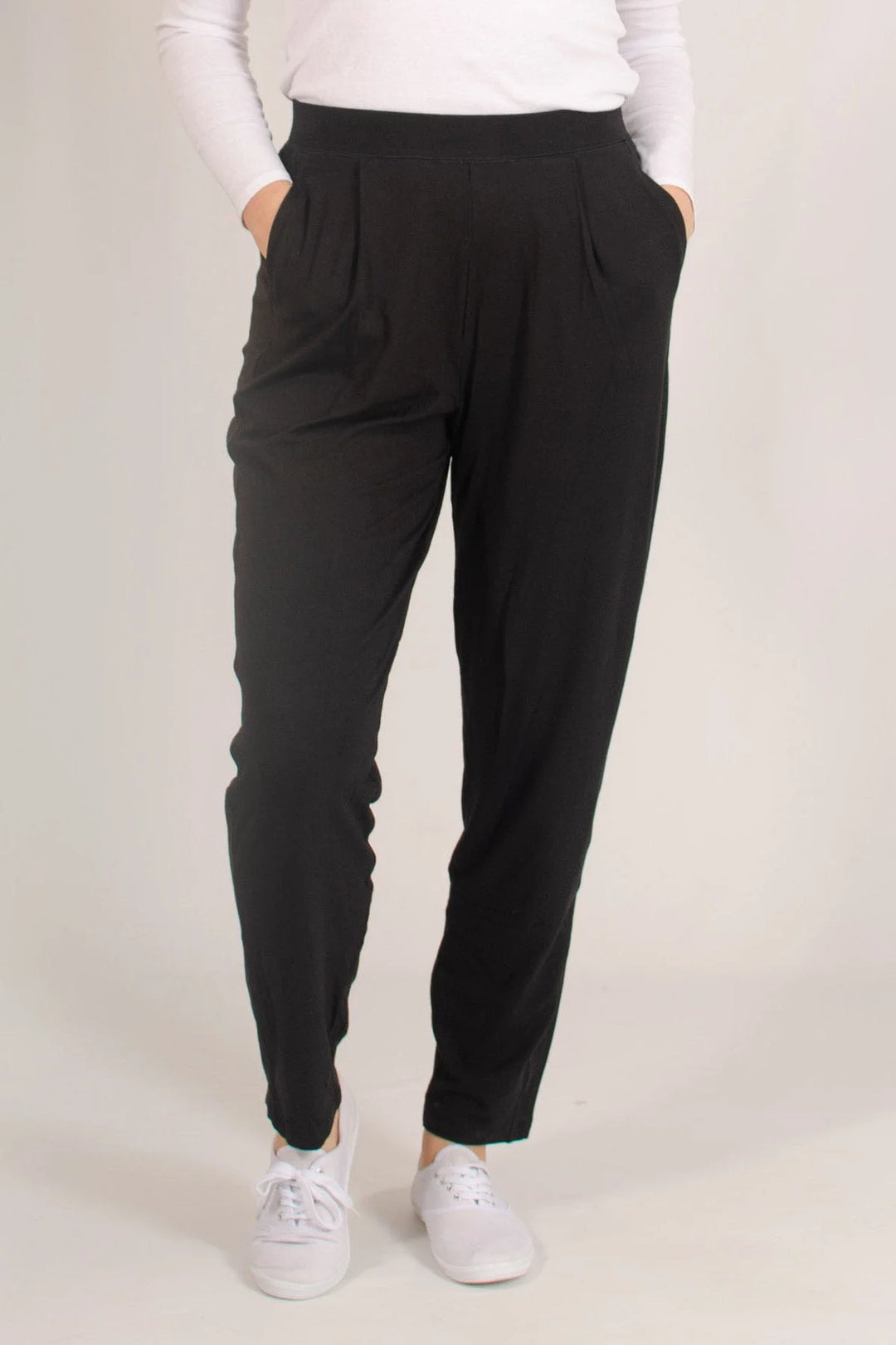 M&S Jersey Pleat Front Tapered Trousers Black / 18 / Long